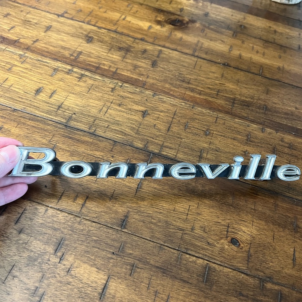 1968 Pontiac Bonneville Grill Emblem